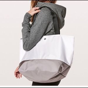 Lululemon Fundamental Tote